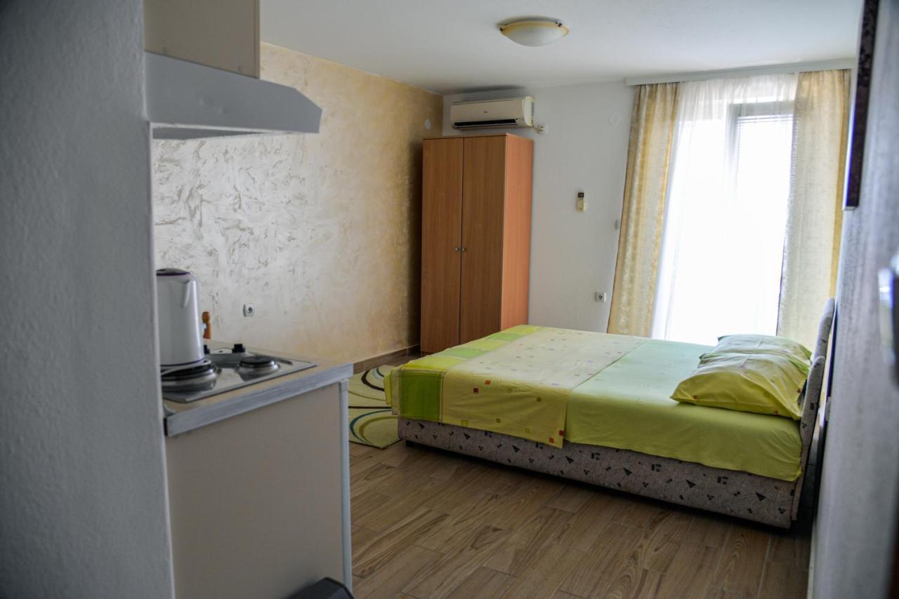Guest House Ivana Tivat Exterior photo