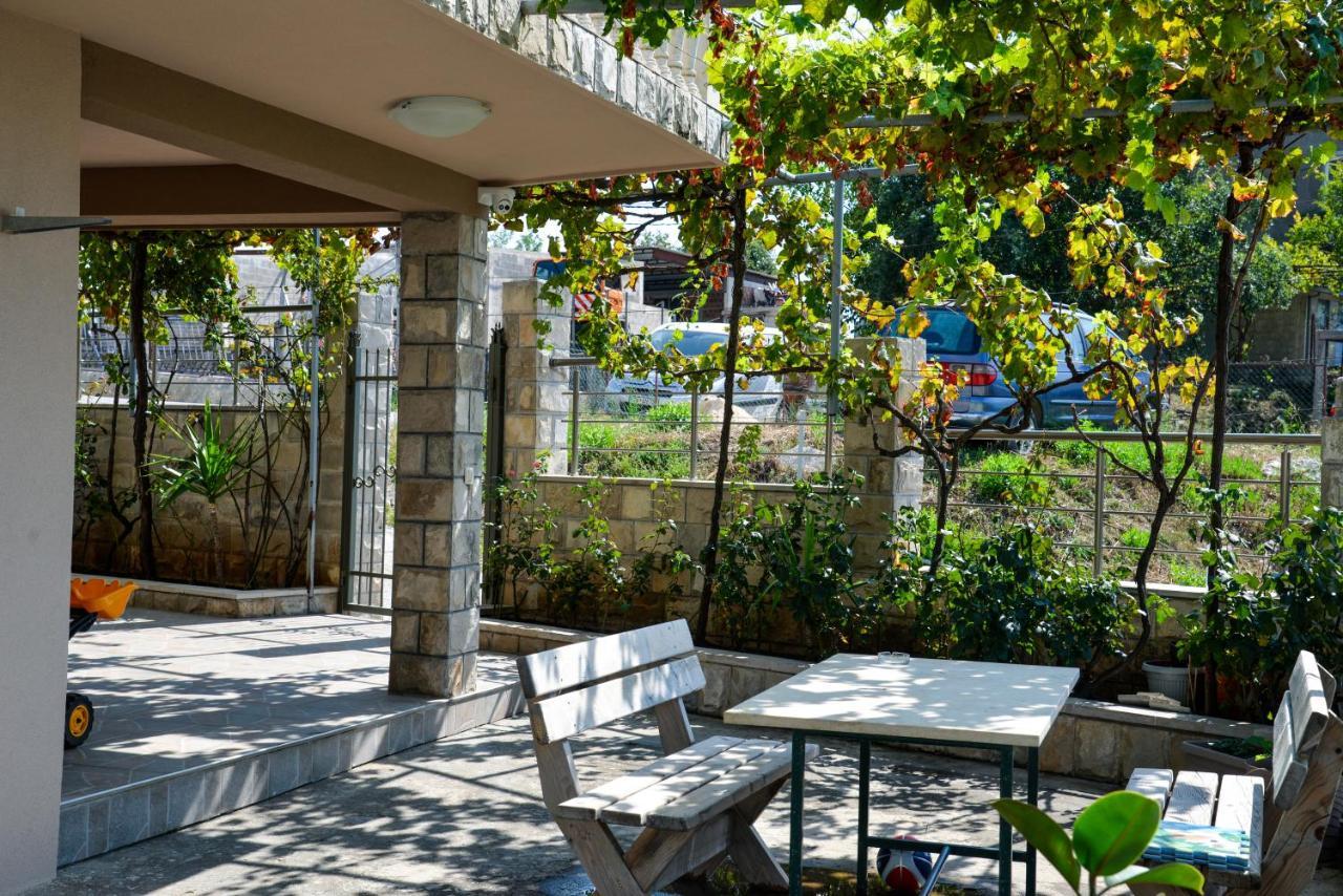 Guest House Ivana Tivat Exterior photo